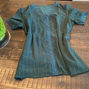 🔥NWOT Med Emerald Green Top, Never Worn!
